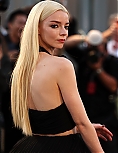 726179999_anya7-6.jpg