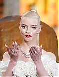 Filename=AA_FuriosaLondonadds_2816629.jpg
Filesize=307KiB
Dimensions=1300x869
Date added=Jan 17, 2025 AA_FuriosaLondonadds_2816629.jpg