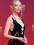 anya9-16~3.jpg